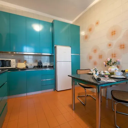 Villa Solcio Sleeps 7 Air Con *