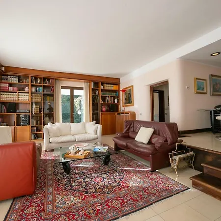 Villa Solcio Sleeps 7 Air Con *