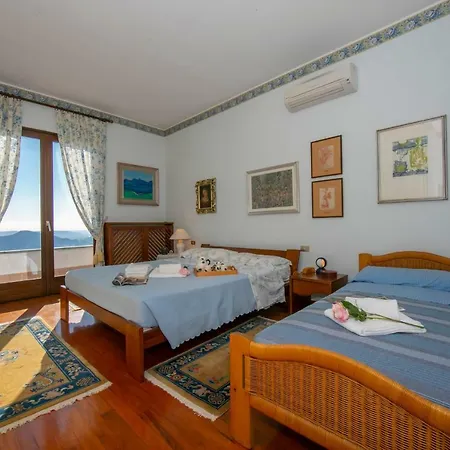 Villa Solcio Sleeps 7 Air Con *
