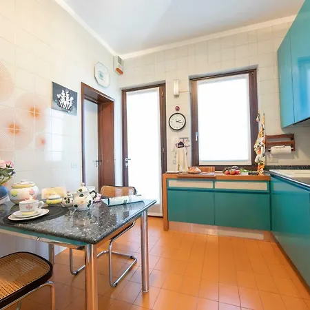 Solcio Sleeps 7 Air Con Villa *