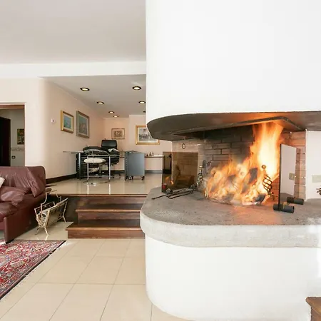 Solcio Sleeps 7 Air Con Villa
