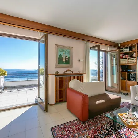 Solcio Sleeps 7 Air Con Villa *